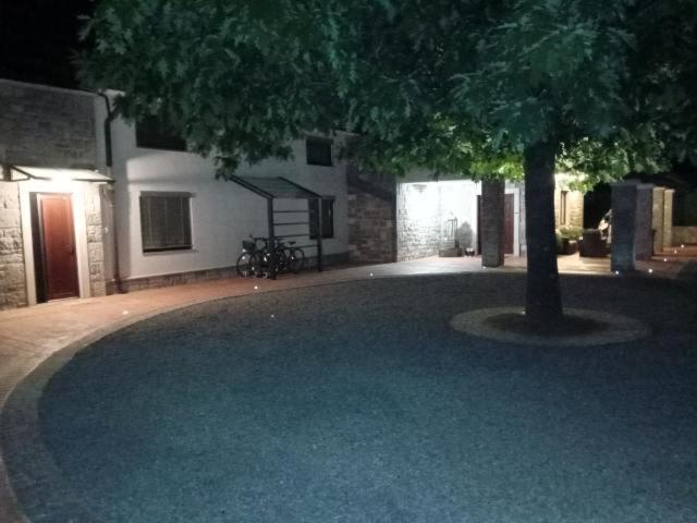 Castle House Rooms, Swimming Pool & Sauna & Tennis Court & Wine Cellar Sežana Exterior foto
