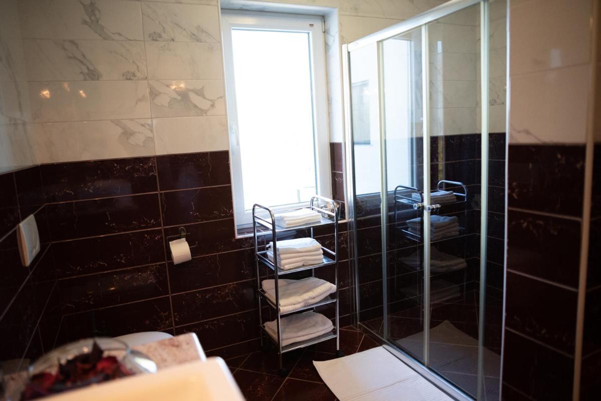 Castle House Rooms, Swimming Pool & Sauna & Tennis Court & Wine Cellar Sežana Exterior foto